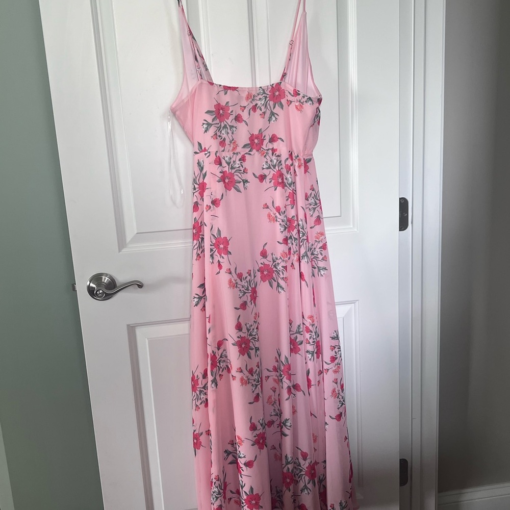 Gilli dress Medium.  I’m 5’3 and it comes to mid calf.